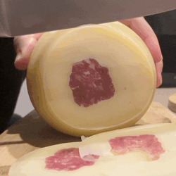 Uovo di Caciocavallo con Soppressata